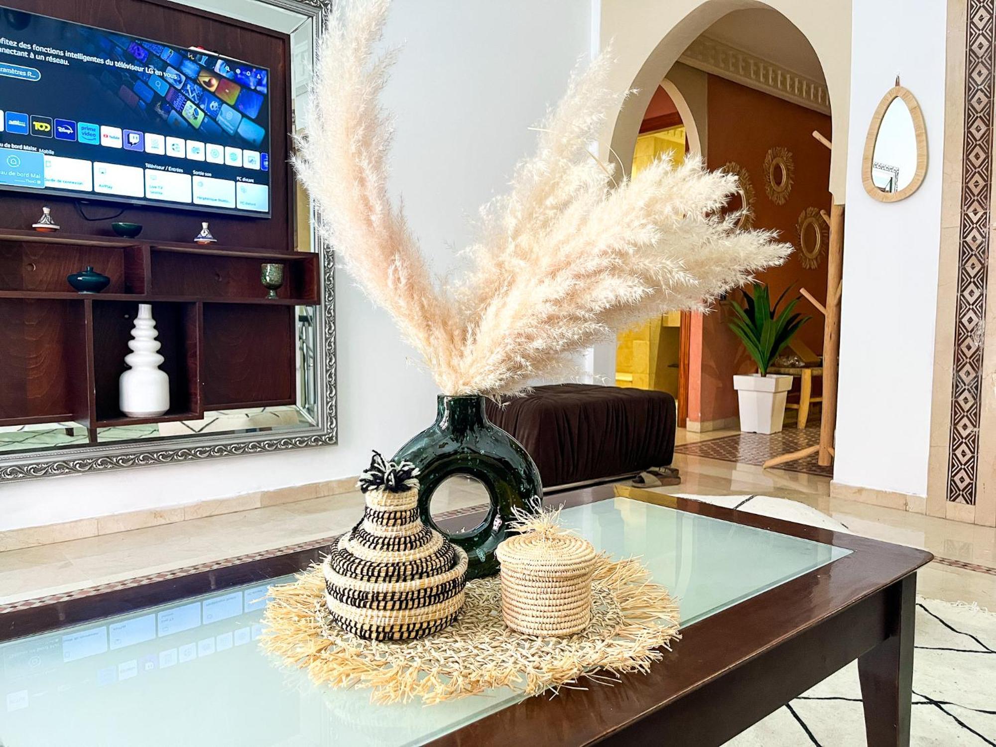 Appartement Chic Gueliz Plaza Avec Vue Marrakesh Esterno foto